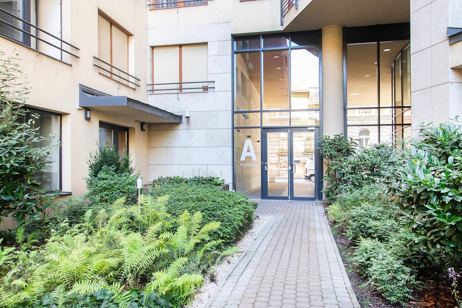 Corvin Gem2 Apartment With Parking — Photos 3